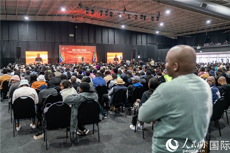 2024年中資企業(yè)招聘大會現(xiàn)場。 人民網(wǎng) 希拉茲攝