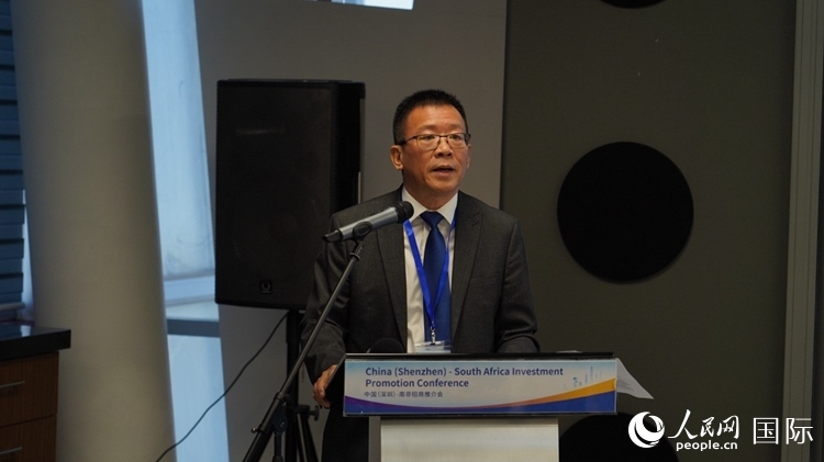 南非中國經貿協(xié)會會長、中國銀行約翰內斯堡分行行長張朝陽致辭。人民網 劉暢攝