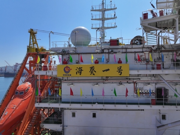 亞洲首艘圓筒型FPSO“?？惶?hào)”建造完工。韓慶攝