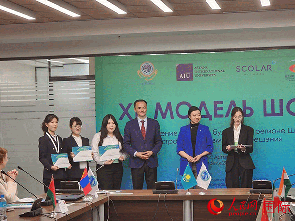 中國(guó)代表榮獲“最佳代表”獎(jiǎng)。人民網(wǎng)記者 李強(qiáng)攝