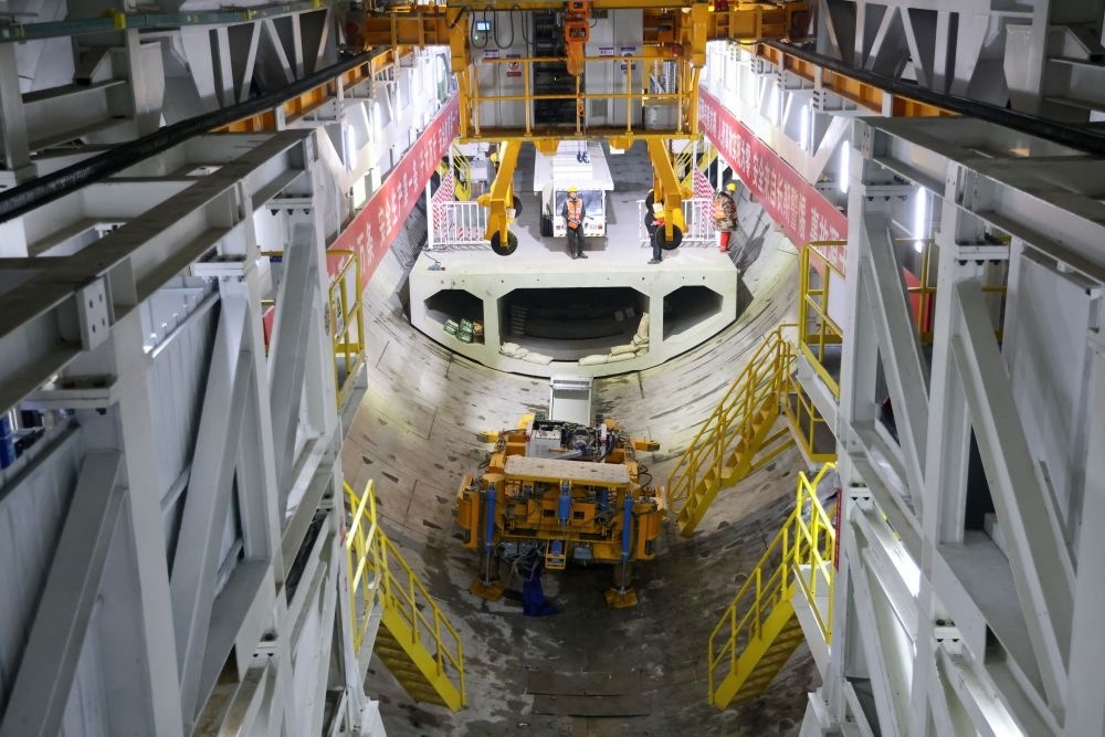 2024年2月16日，中鐵十四局集團(tuán)的建設(shè)者在京唐城際鐵路運(yùn)潮減河隧道施工。新華社記者 邢廣利 攝