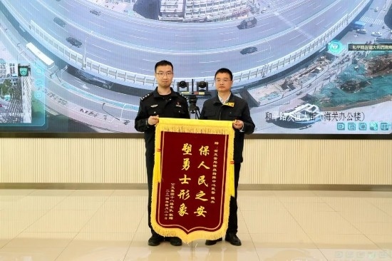 公交車上他一聲大吼！魏杰，好樣的！