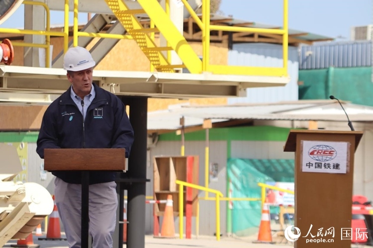 智利交通與電信部部長胡安·卡洛斯·穆尼奧斯在儀式上為盾構機進行命名，并宣布盾構始發(fā)。陳露明攝