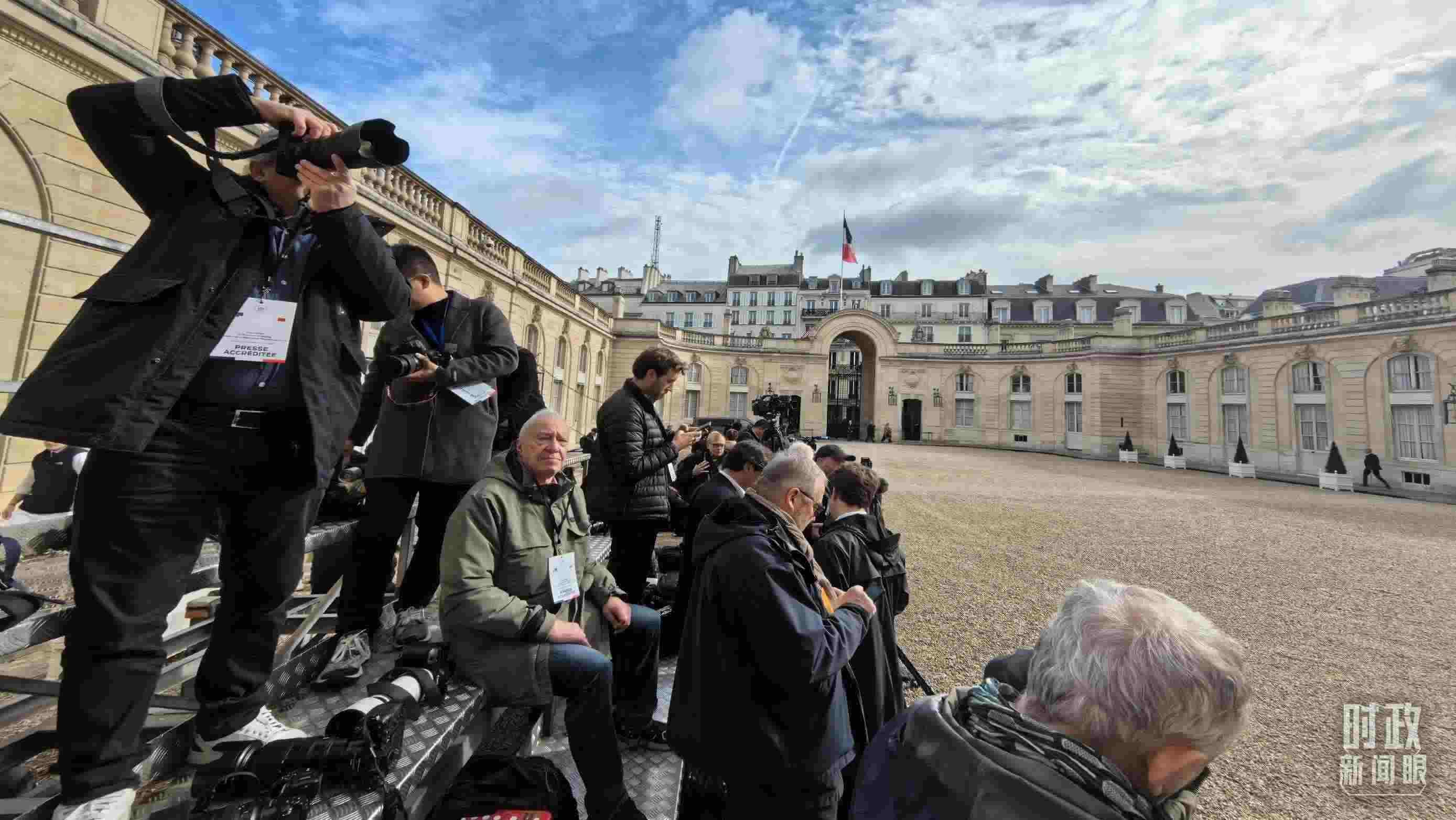 △媒體記者密切關(guān)注當(dāng)天活動(dòng)。（總臺(tái)央視記者陸泓宇拍攝）