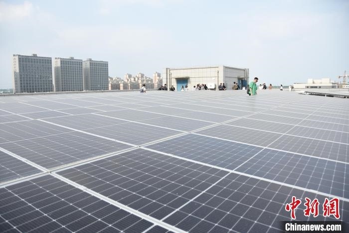 圖為中原人工智能計(jì)算中心的光伏項(xiàng)目。王宇攝