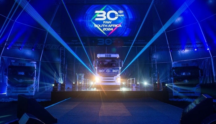 新一代旗艦車型JH6 550馬力牽引亮相。圖片來源：一汽解放