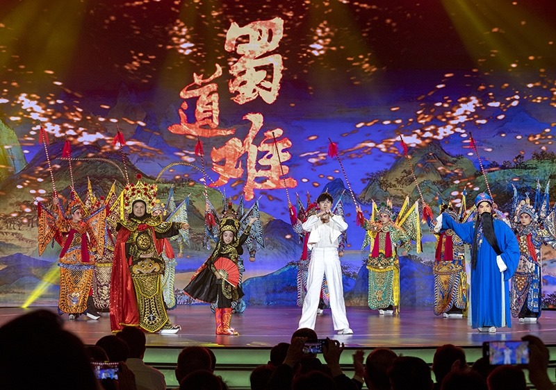 2023年10月13日，成都，“把青春華章寫(xiě)在祖國(guó)大地上”大思政課網(wǎng)絡(luò)主題宣傳和互動(dòng)引導(dǎo)活動(dòng)在四川大學(xué)舉行。