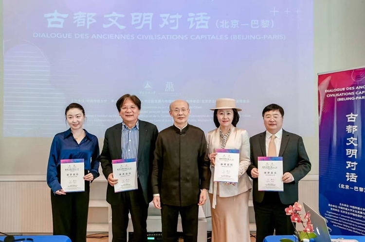 與會嘉賓受頒證書（圖片：中國傳媒大學(xué)