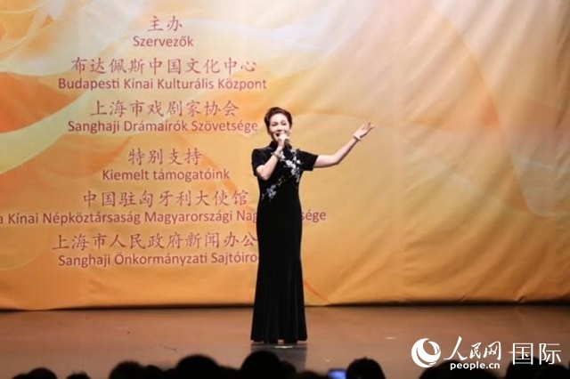 “玉蘭花開·魅力上?！弊哌M布達佩斯。葉辰亮攝