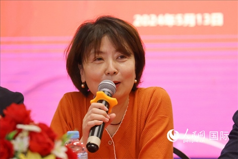 陜西省歸國華僑聯(lián)合會黨組成員、副主席兼秘書長尚小紅在座談會上致辭。人民網(wǎng)記者 陳海琪攝