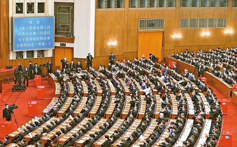 2023年3月10日，十四屆全國人大一次會議在北京人民大會堂舉行第三次全體會議，表決通過了關(guān)于國務院機構(gòu)改革方案的決定。圖為會議現(xiàn)場。 新華社記者 岳月偉/攝