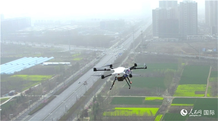 無人機(jī)。人民網(wǎng)記者 劉寧攝