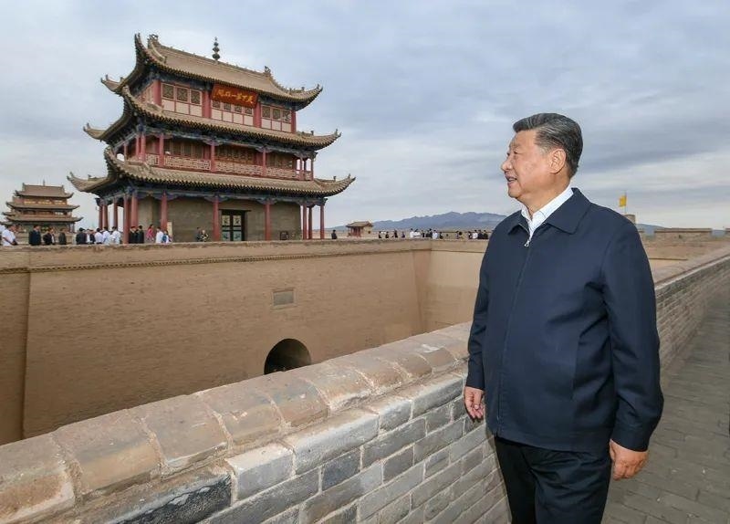 △2019年8月20日，習(xí)近平總書記來(lái)到嘉峪關(guān)關(guān)城，登上城樓察看關(guān)城整體面貌，聽取河西走廊長(zhǎng)城、關(guān)隘歷史文化情況介紹。