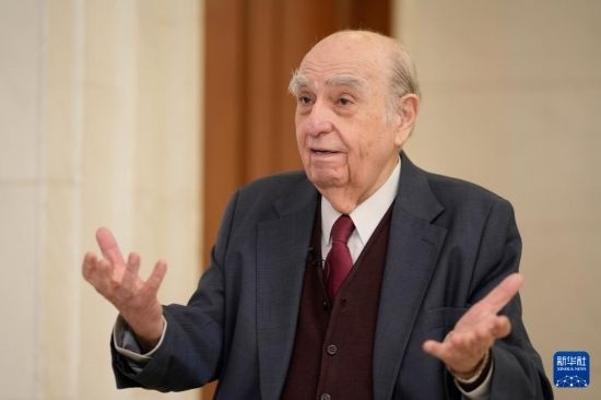  5月17日，烏拉圭前總統(tǒng)胡利奧·瑪麗亞·桑吉內蒂在蒙得維的亞接受新華社記者專訪。新華社發(fā)（尼古拉斯·塞拉亞攝）