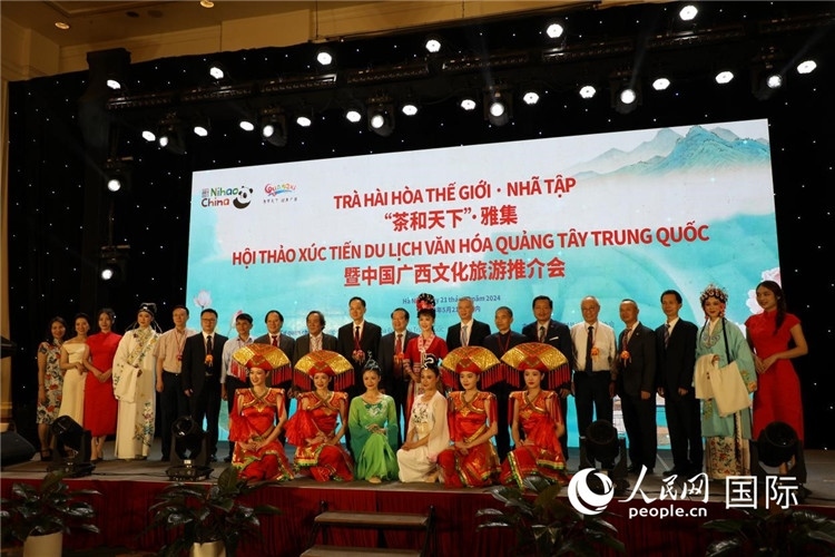 中越兩國嘉賓合影留念。人民網(wǎng)記者楊曄攝