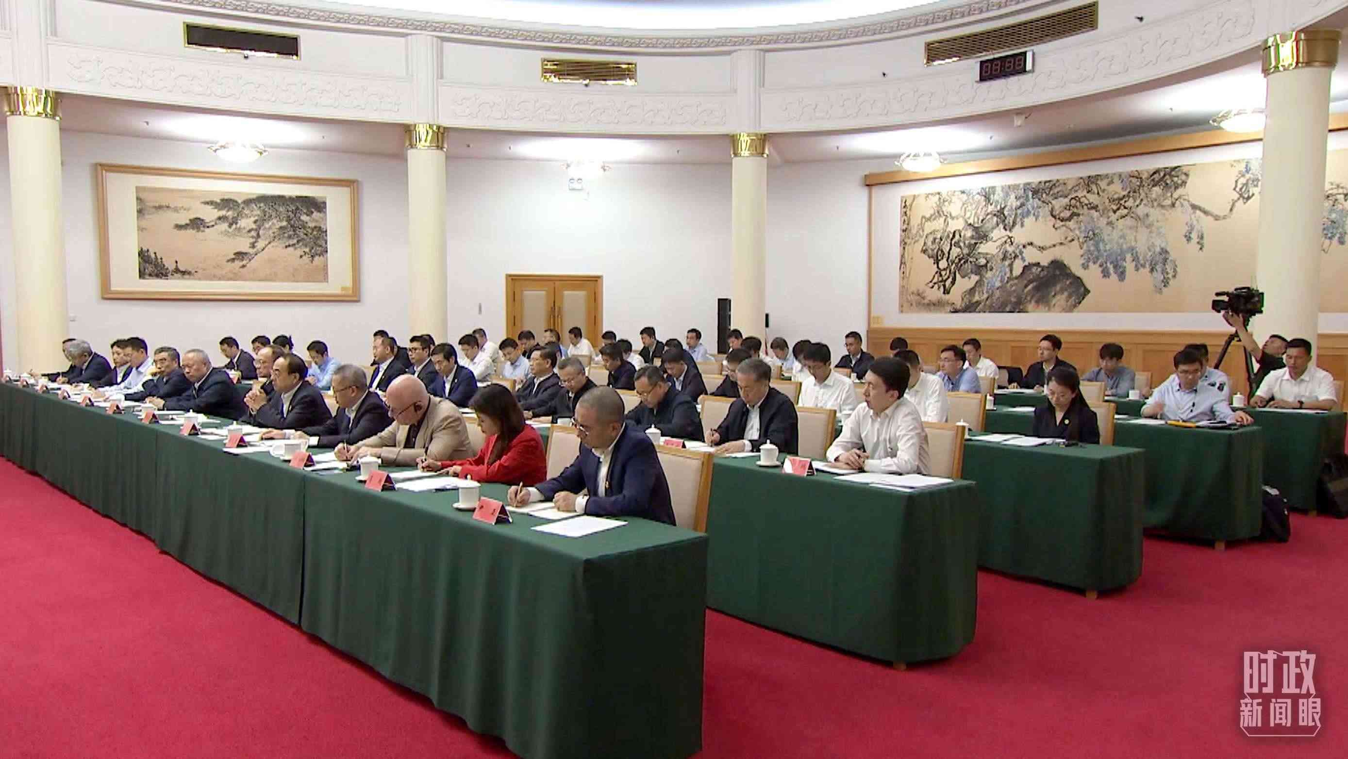 企業(yè)和專家座談會(huì)現(xiàn)場。