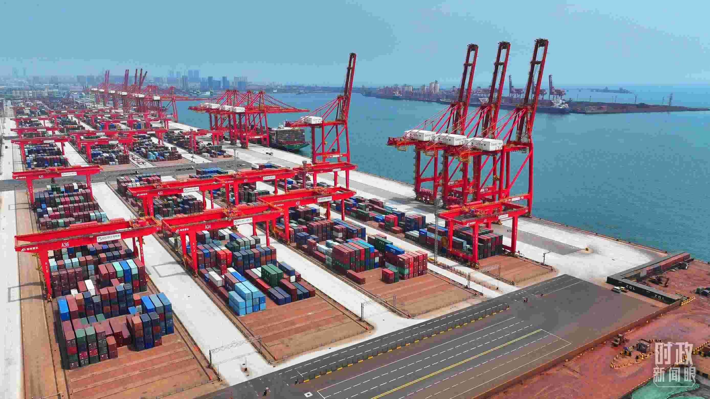 山東日照港。（總臺(tái)央視記者范凱拍攝）