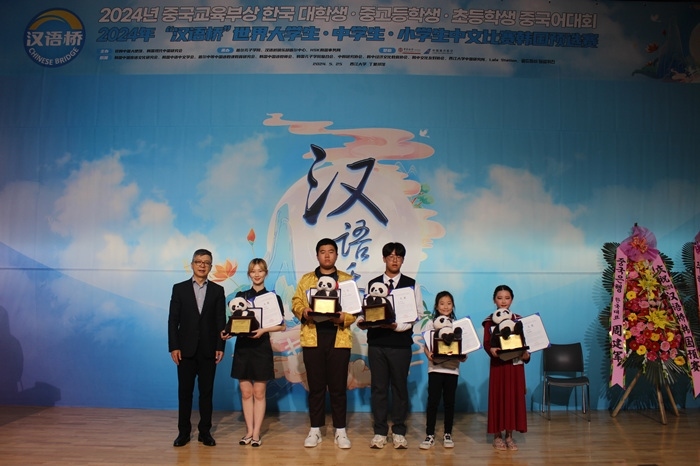 各組別的冠軍獲得者們合影留念。