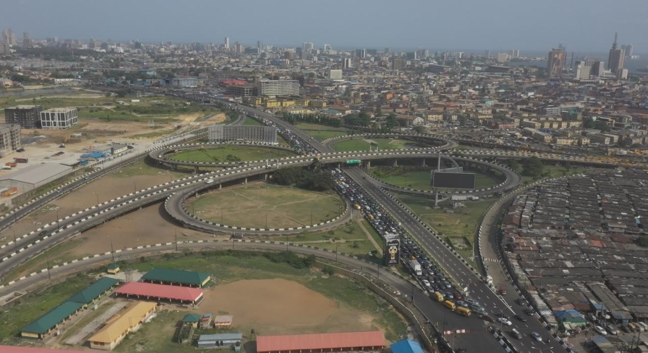 新修復(fù)的尼日利亞拉各斯三號(hào)橋鳥瞰圖。中國(guó)土木尼日利亞有限公司供圖