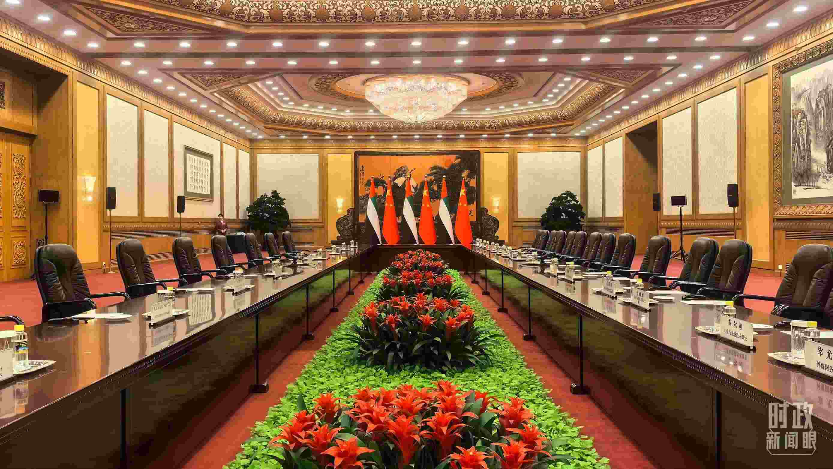 △5月30日下午，習近平主席同阿聯(lián)酋總統(tǒng)穆罕默德會談。這是會談開始前的現(xiàn)場。（總臺央視記者鄂介甫拍攝）