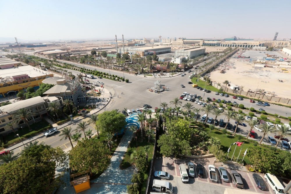 這是2023年8月10日在埃及蘇伊士省拍攝的中?！ぬ┻_(dá)蘇伊士經(jīng)貿(mào)合作區(qū)。新華社記者 隋先凱 攝