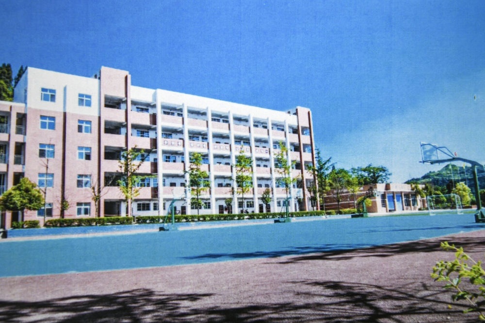 建成之初的之江小學(xué)教學(xué)樓（資料照片翻拍）。