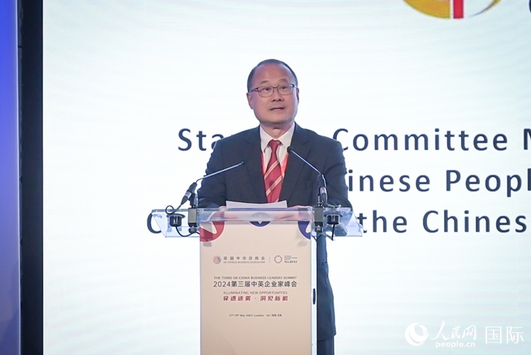 香港中華總商會會長、香港新華集團主席蔡冠深致辭。人民網 郭錦標攝