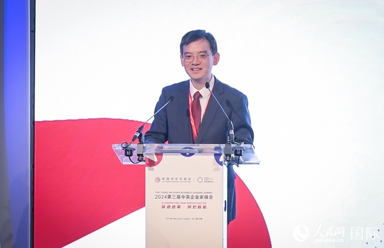 英國中國商會會長、中國銀行倫敦分行行長方文建致辭。人民網 郭錦標攝