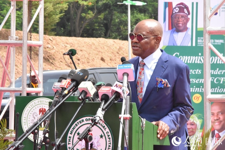 尼日利亞阿布賈首都地區(qū)部部長威克致辭。人民網(wǎng)記者 姜宣攝