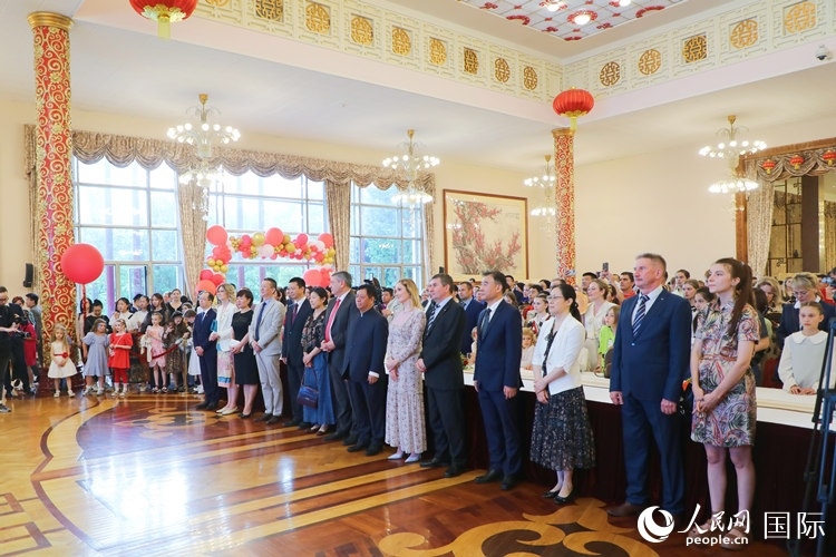中國(guó)駐俄羅斯使館“六·一”兒童節(jié)大型招待會(huì)活動(dòng)現(xiàn)場(chǎng)。人民網(wǎng)記者 隋鑫攝