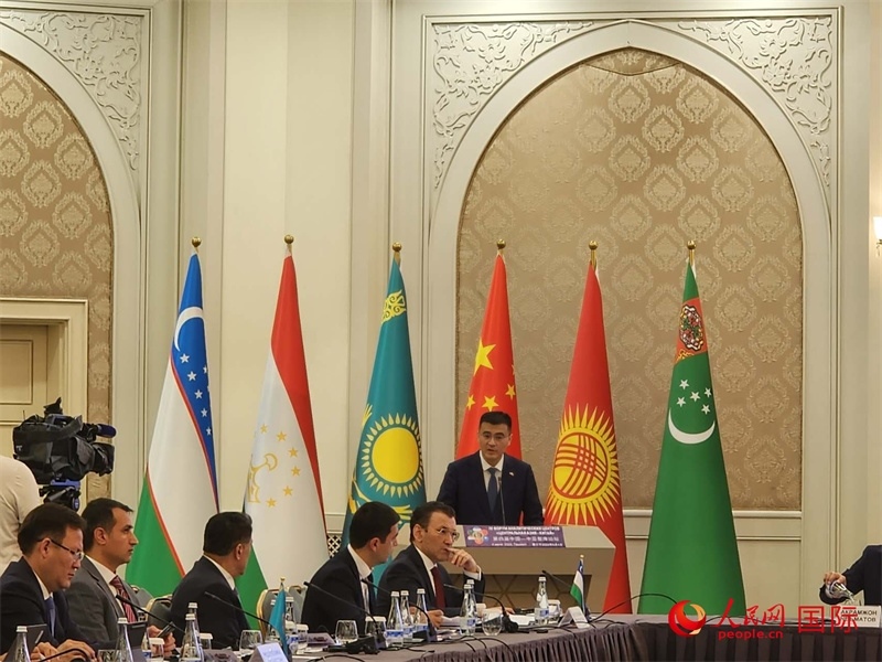 中國(guó)駐烏茲別克斯坦大使于駿致辭。人民網(wǎng)記者 李強(qiáng)攝