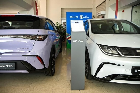 這是5月29日在馬耳他比爾基卡拉拍攝的展示廳里的比亞迪純電動汽車。新華社發(fā)（喬納森·博格 攝）