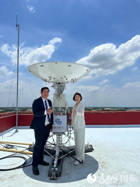 中泰兩國(guó)校企合作共贏。左為馬漢科理工大學(xué)校長(zhǎng)帕納威·普卡亞多，右為銀河航天聯(lián)合創(chuàng)始人劉暢。人民網(wǎng)記者 簡(jiǎn)承淵攝