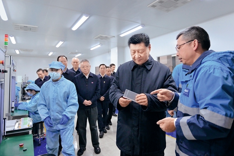2024年3月18日至21日，中共中央總書記、國家主席、中央軍委主席習(xí)近平在湖南考察。這是18日下午，習(xí)近平在中德合資企業(yè)巴斯夫杉杉電池材料有限公司考察。 新華社記者 謝環(huán)馳/攝