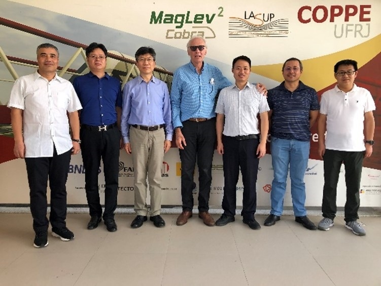 實驗室建設團隊主要負責人與巴西里約熱內盧聯(lián)邦大學交流。西南交通大學供圖