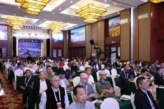  6月15日，“長(zhǎng)白山·世界地質(zhì)公園、世界生物圈保護(hù)區(qū)可持續(xù)發(fā)展會(huì)議”現(xiàn)場(chǎng)。新華社發(fā)