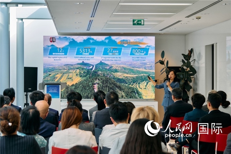 咸陽市招商局局長王苗致辭。