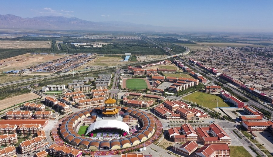 這是2022年9月7日拍攝的寧夏銀川市閩寧鎮(zhèn)（無人機照片）。新華社記者 馮開華 攝