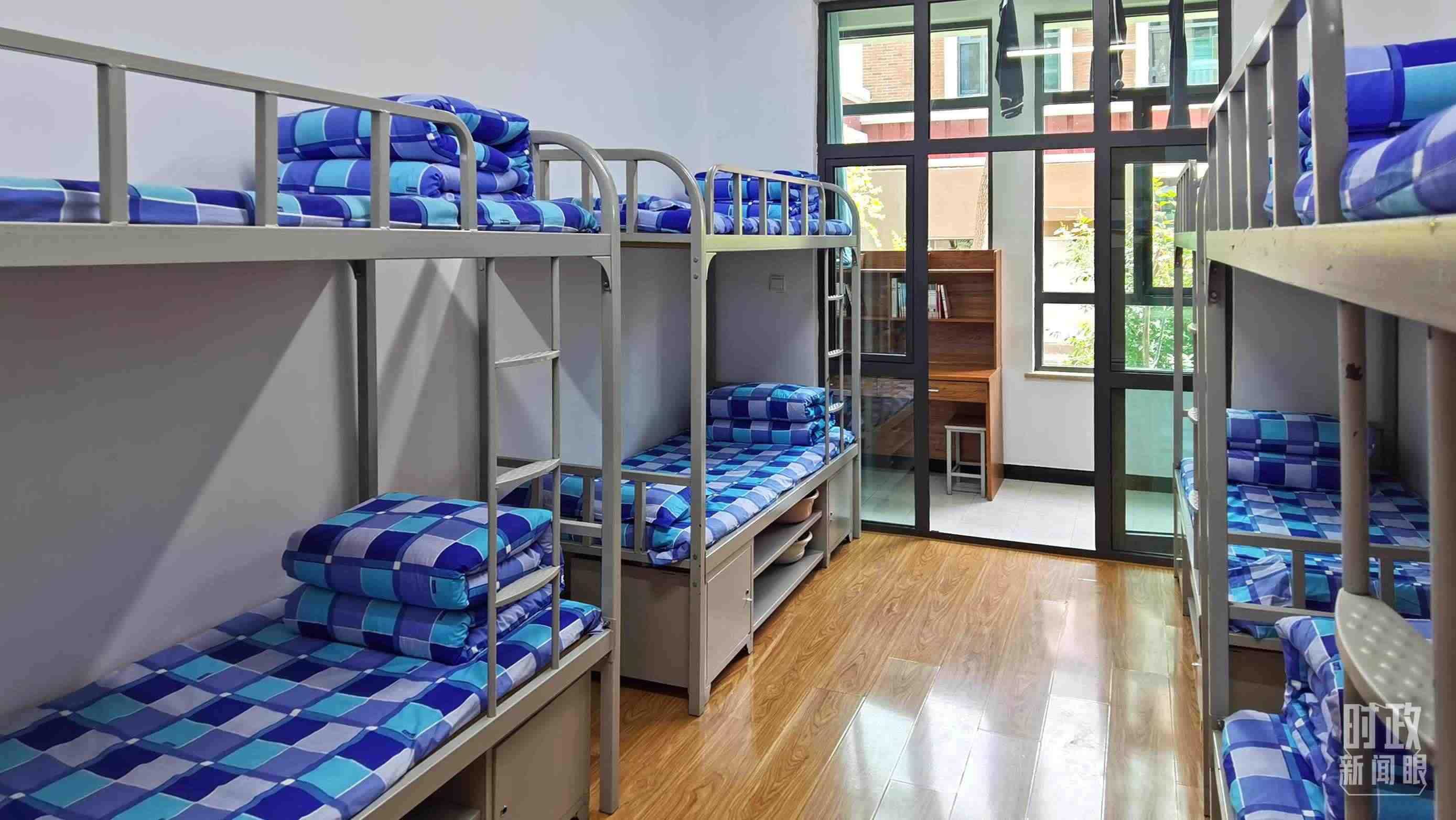 △果洛西寧民族中學(xué)宿舍樓。（總臺(tái)央視記者郭鴻拍攝）