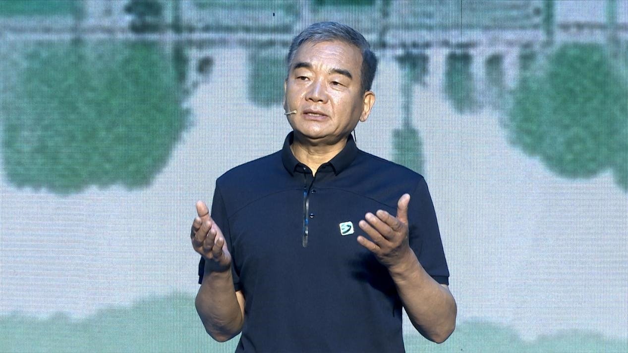 中國博物館協(xié)會(huì)理事長劉曙光現(xiàn)場講述。