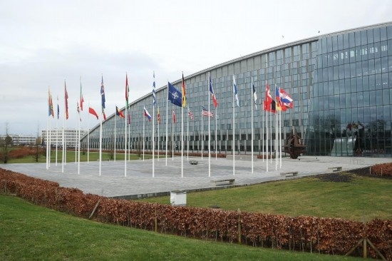  這是2月15日在比利時布魯塞爾拍攝的北約總部一角。為期一天的北約成員國國防部長會議15日在比利時首都布魯塞爾結(jié)束。會議就加強(qiáng)北約的威懾和防御以及對烏克蘭的支持等問題展開討論。新華社記者趙丁喆攝