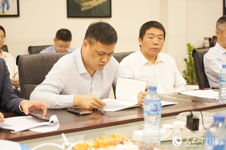 新當(dāng)選尼日利亞中國礦業(yè)聯(lián)合會(huì)會(huì)長中國和聯(lián)公司董事長李輝發(fā)言。人民網(wǎng)記者 姜宣攝