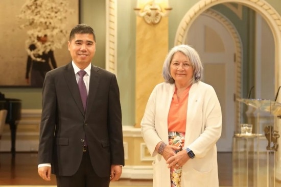 6月26日，中國駐加拿大大使王鏑向加拿大總督西蒙遞交國書。