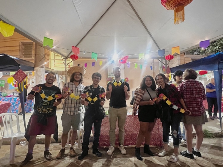 參與者體驗(yàn)文化碰撞與融合的樂(lè)趣。 圣保羅州立大學(xué)孔子學(xué)院供圖