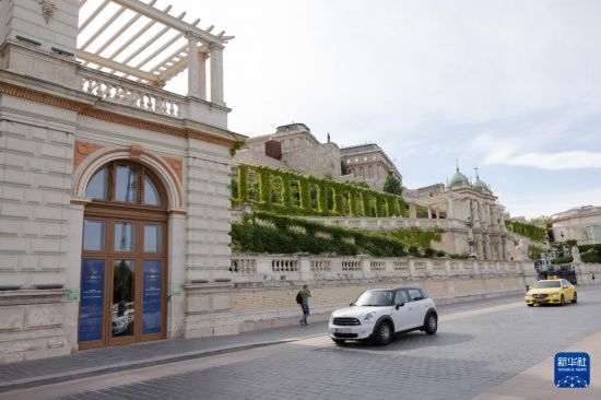 這是7月1日在匈牙利布達(dá)佩斯拍攝的匈牙利作為歐盟輪值主席國(guó)舉辦系列活動(dòng)的場(chǎng)地外景。新華社發(fā)（弗爾季·奧蒂洛攝）