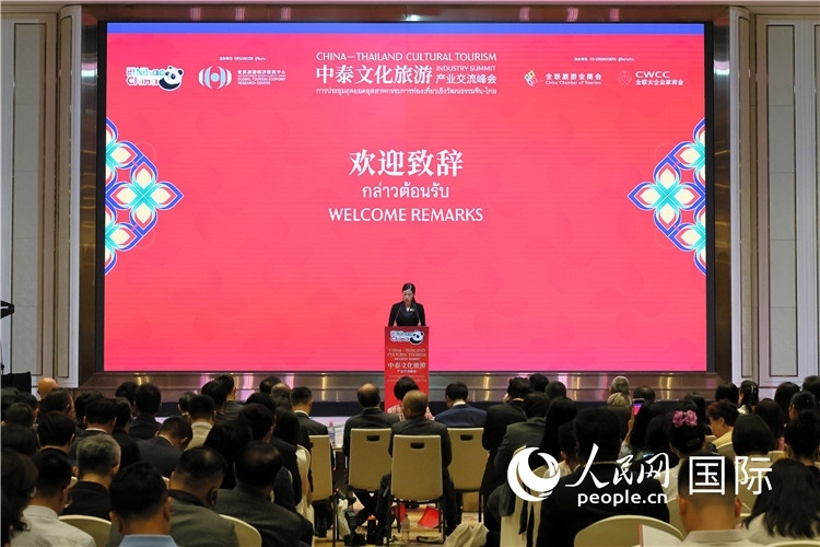 泰國文化部副部長普洛伊·塔尼庫發(fā)表演講。