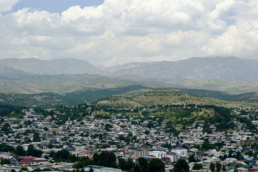 這是2024年6月13日拍攝的塔吉克斯坦首都杜尚別城市風光。新華社記者 鄭開君 攝