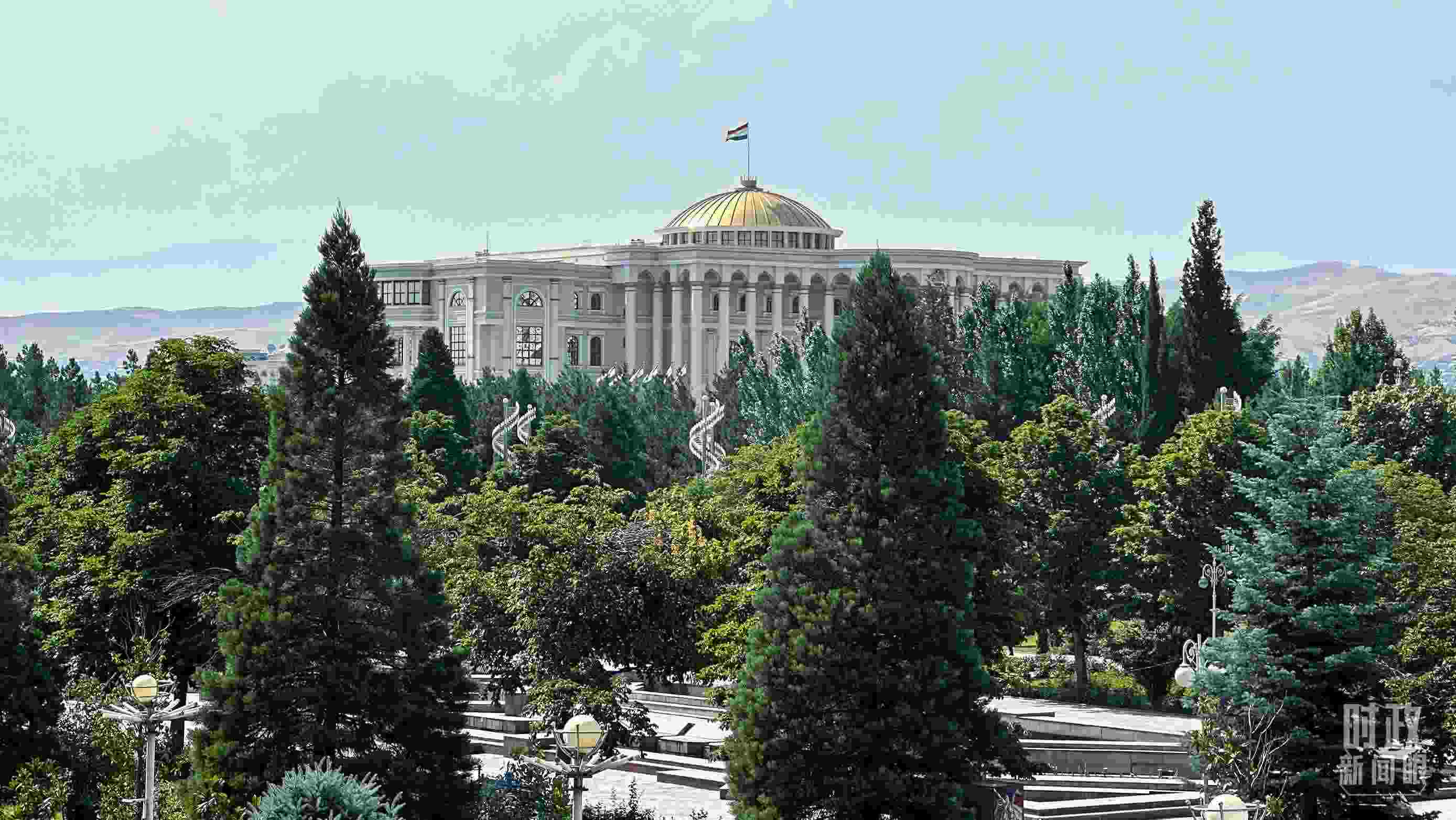 △塔吉克斯坦總統(tǒng)府。（總臺央視記者趙化拍攝）