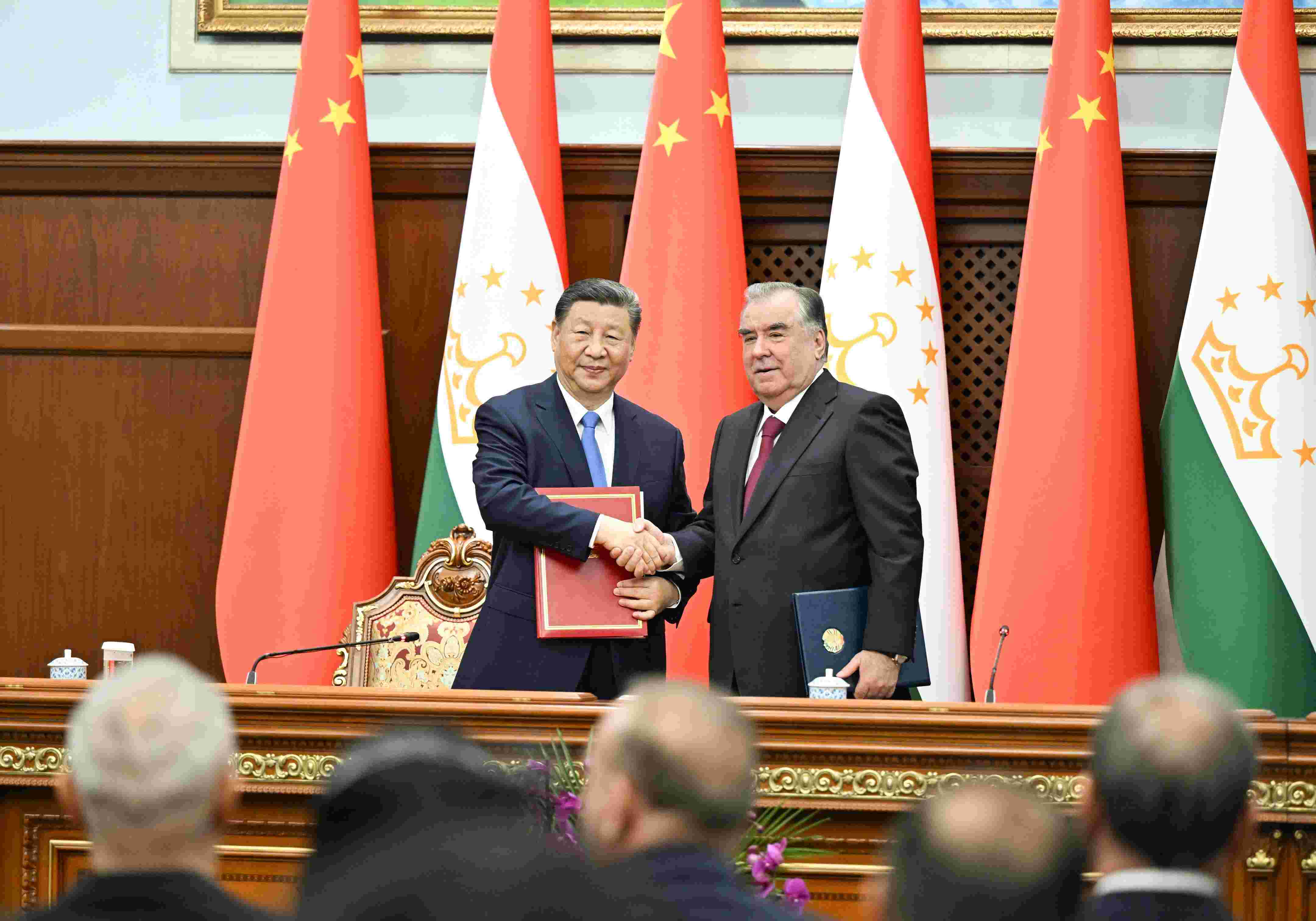 當(dāng)?shù)貢r(shí)間2024年7月5日下午，習(xí)近平主席同塔吉克斯坦總統(tǒng)拉赫蒙在杜尚別總統(tǒng)府舉行會談。會談后，兩國元首共同簽署《中華人民共和國和塔吉克斯坦共和國關(guān)于發(fā)展新時(shí)代全面戰(zhàn)略合作伙伴關(guān)系的聯(lián)合聲明》。