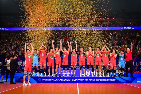 中國(guó)隊(duì)奪得2024年國(guó)際排聯(lián)男排挑戰(zhàn)者杯冠軍。圖片來(lái)源：國(guó)際排聯(lián)
